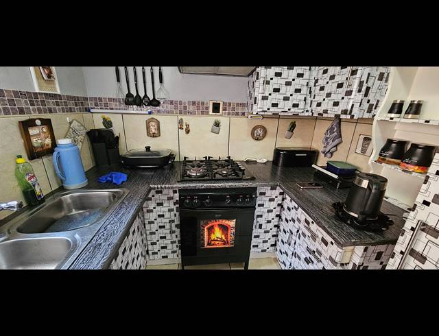 2 BEDROOM TOWNHOUSE FOR SALE IN SOUTH CREST